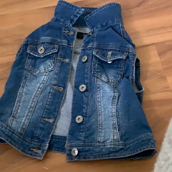 Jean jacket - Picture 1 of 3